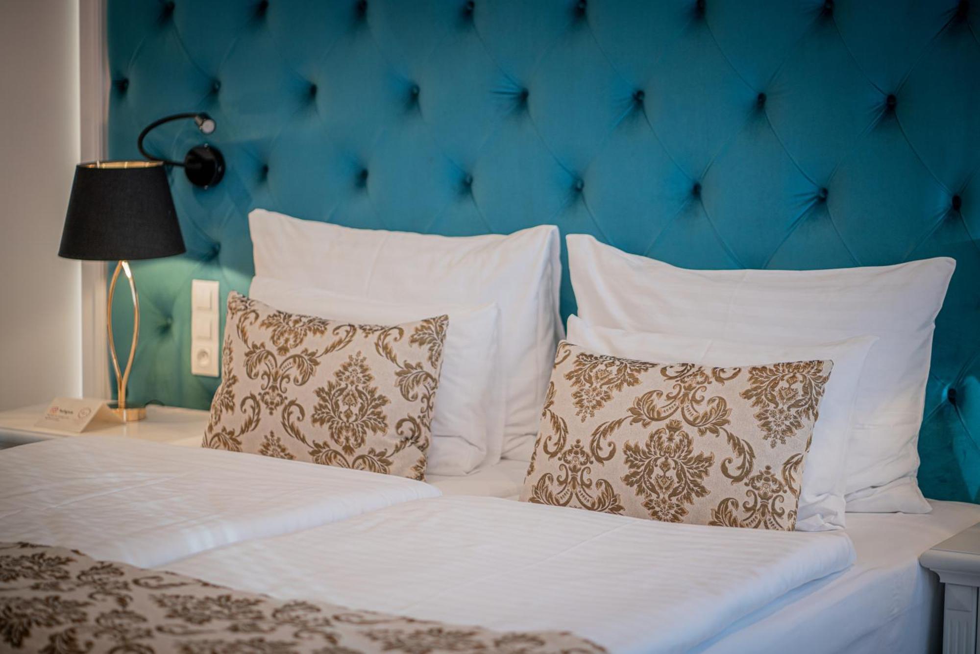 Golden Key Boutique Hotel การ์โลวีวารี ภายนอก รูปภาพ