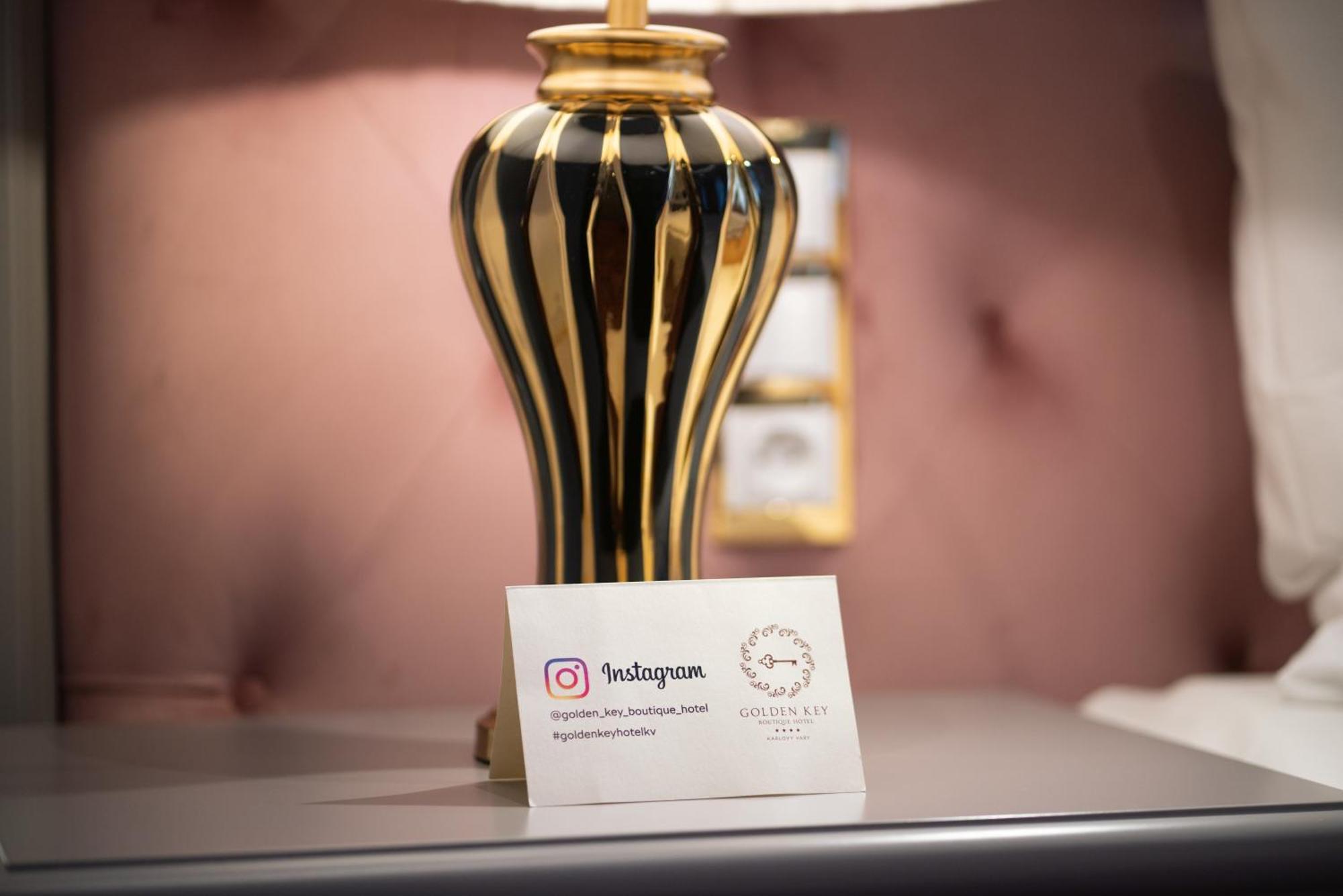 Golden Key Boutique Hotel การ์โลวีวารี ภายนอก รูปภาพ