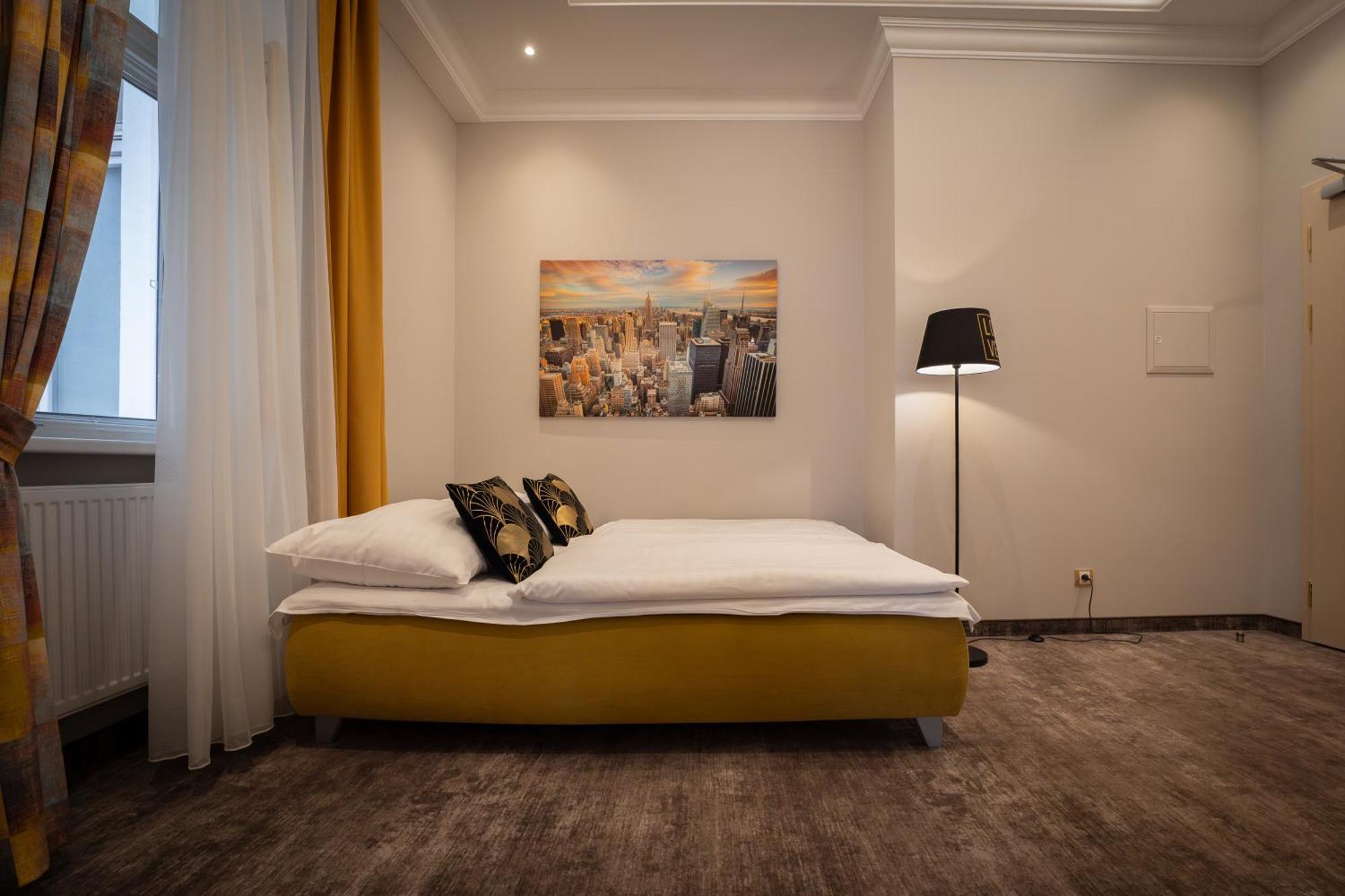 Golden Key Boutique Hotel การ์โลวีวารี ภายนอก รูปภาพ