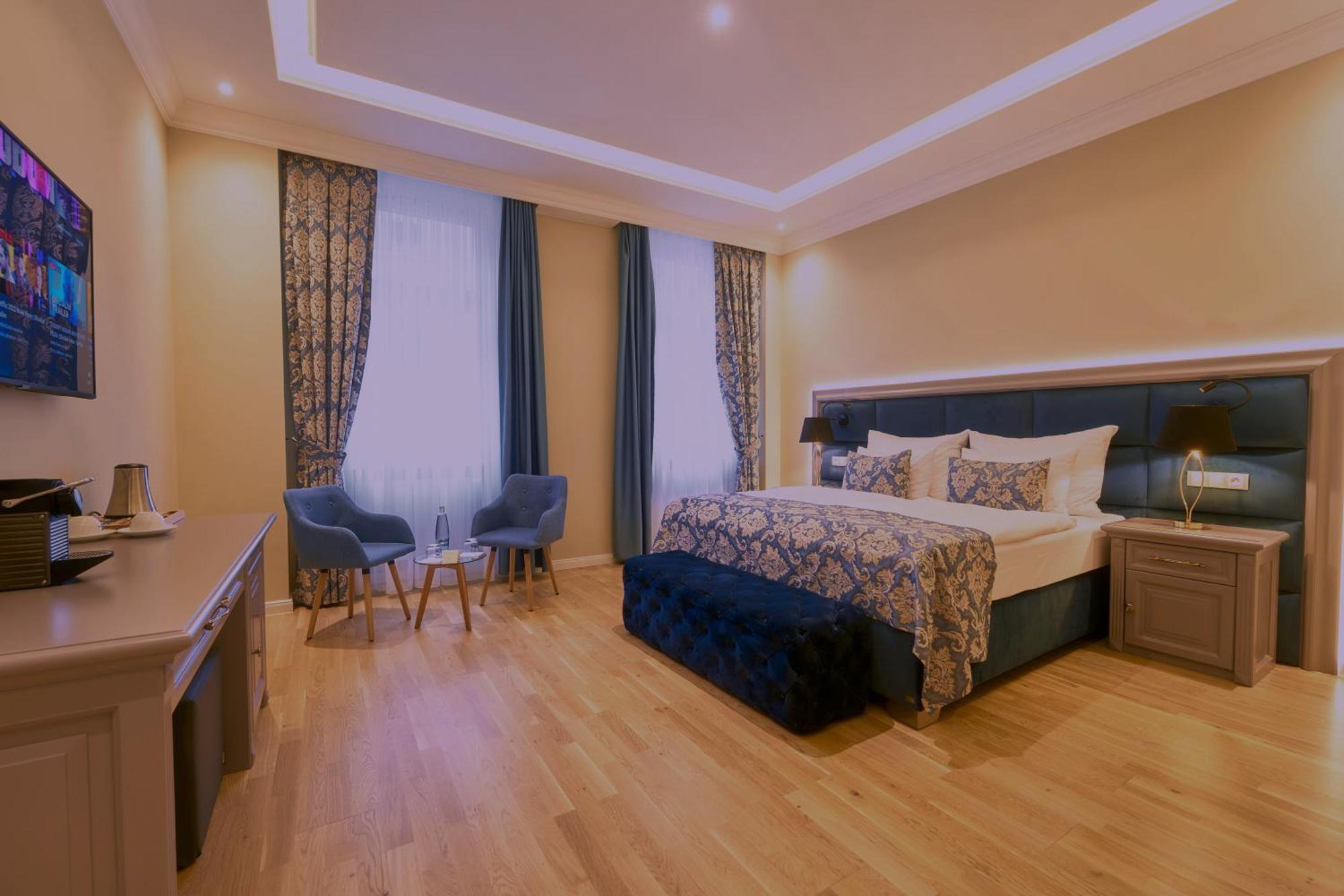 Golden Key Boutique Hotel การ์โลวีวารี ภายนอก รูปภาพ