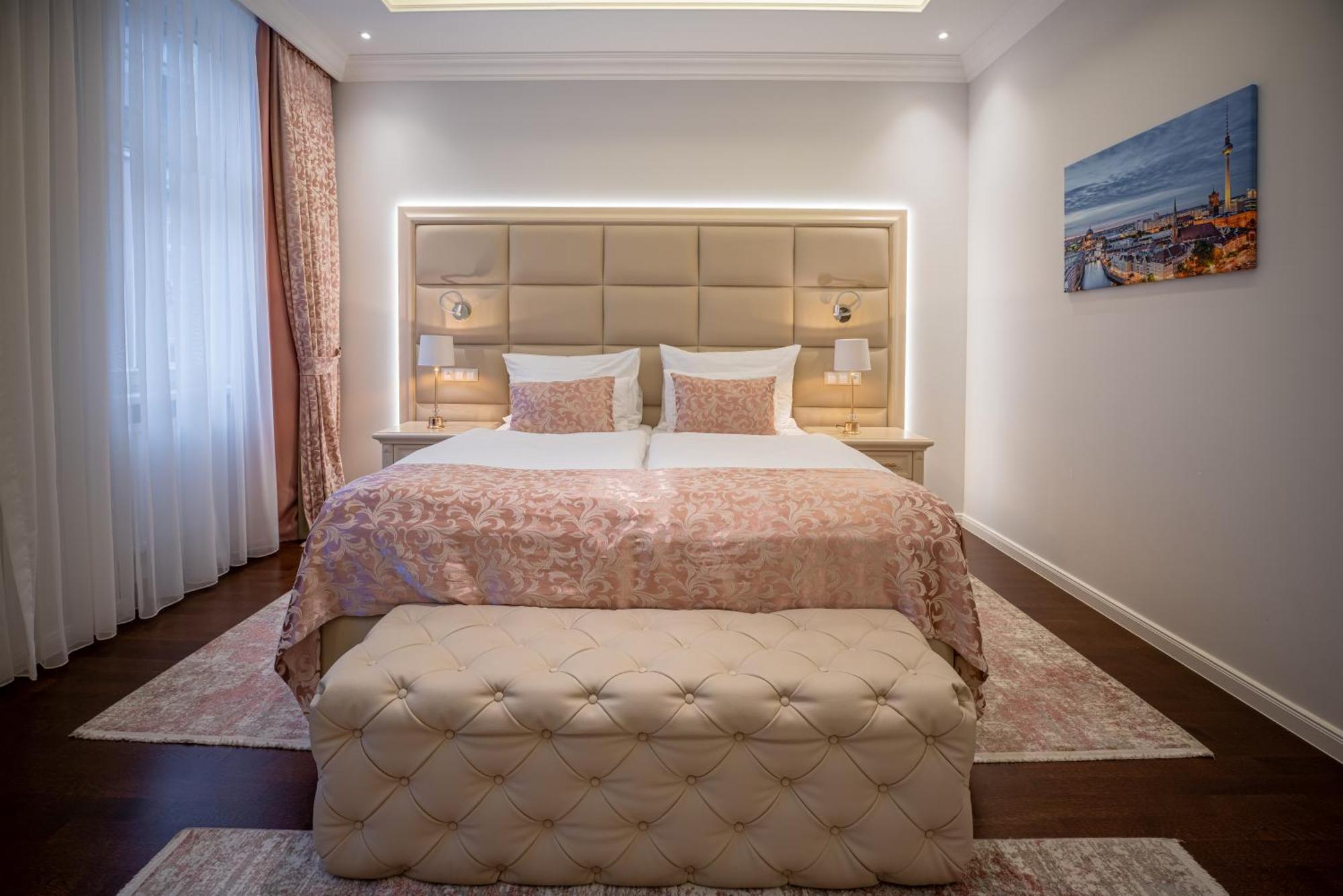 Golden Key Boutique Hotel การ์โลวีวารี ภายนอก รูปภาพ