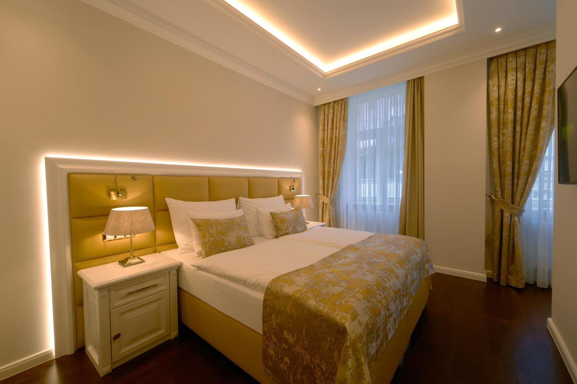 Golden Key Boutique Hotel การ์โลวีวารี ภายนอก รูปภาพ