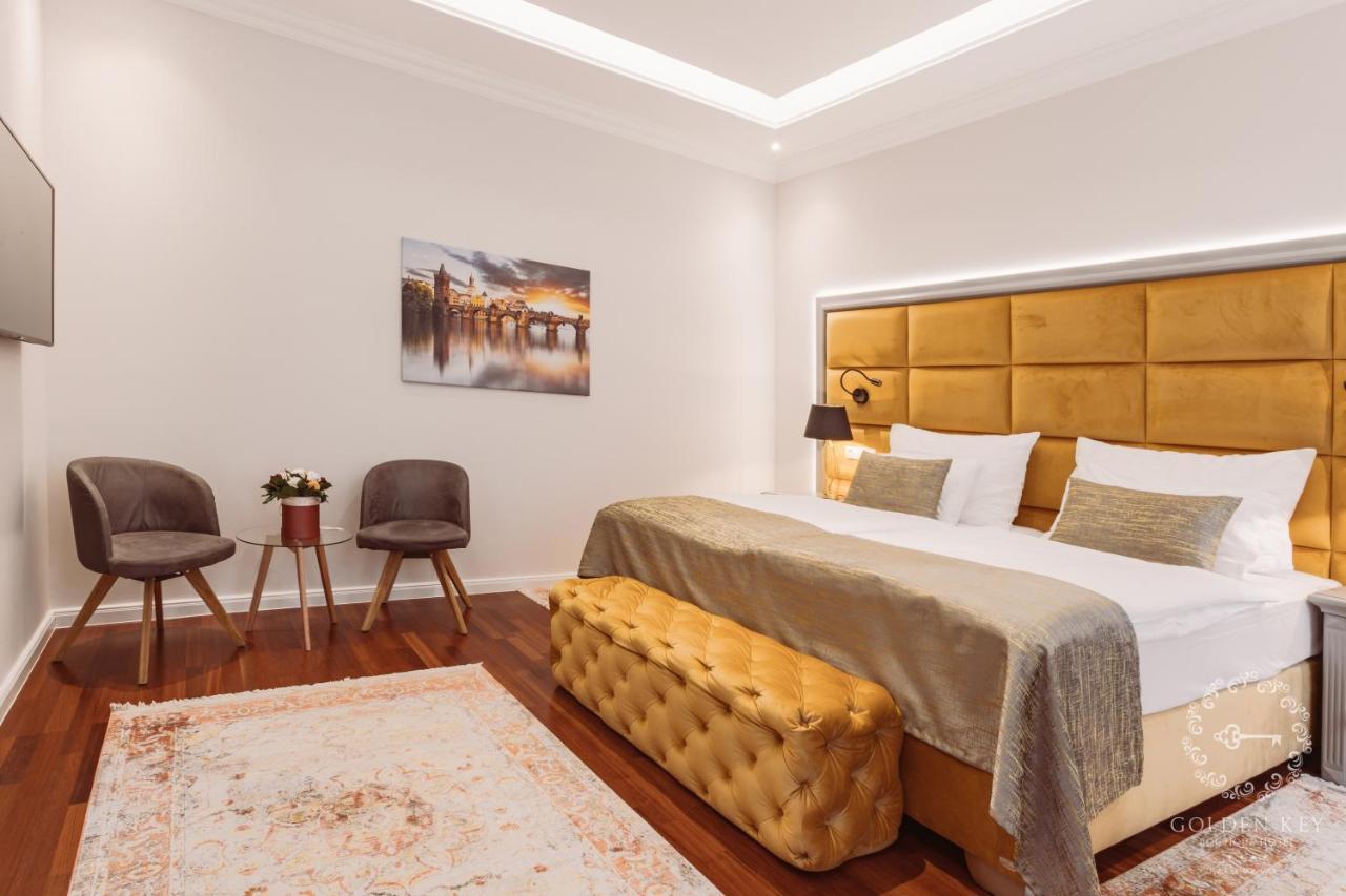 Golden Key Boutique Hotel การ์โลวีวารี ภายนอก รูปภาพ